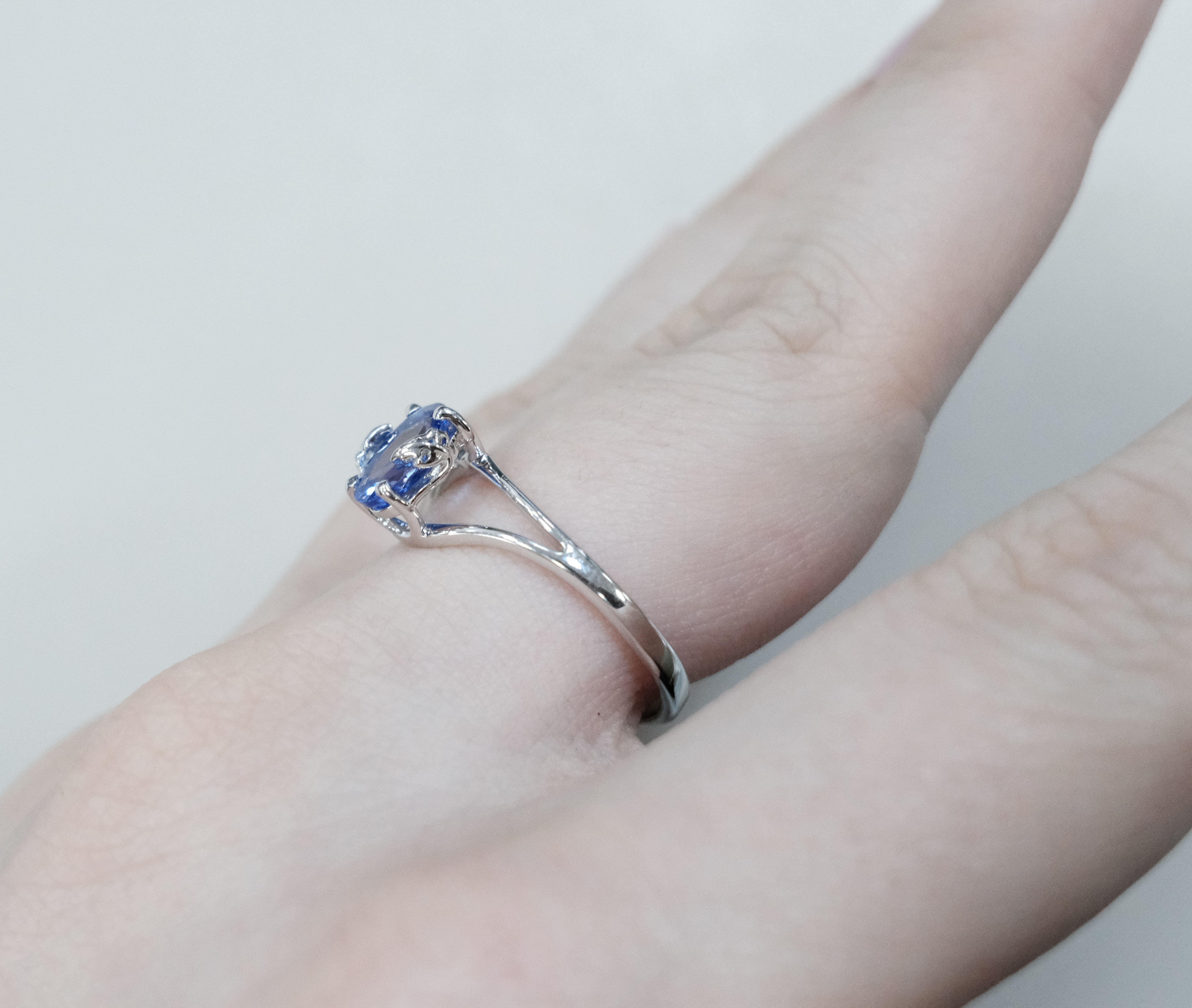 Серебряное кольцо с танзанитом